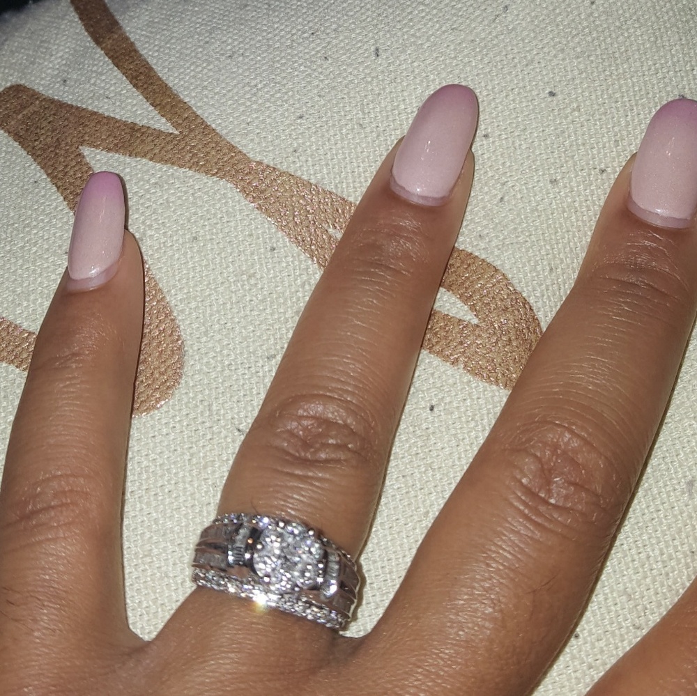 Wedding/engagement ring